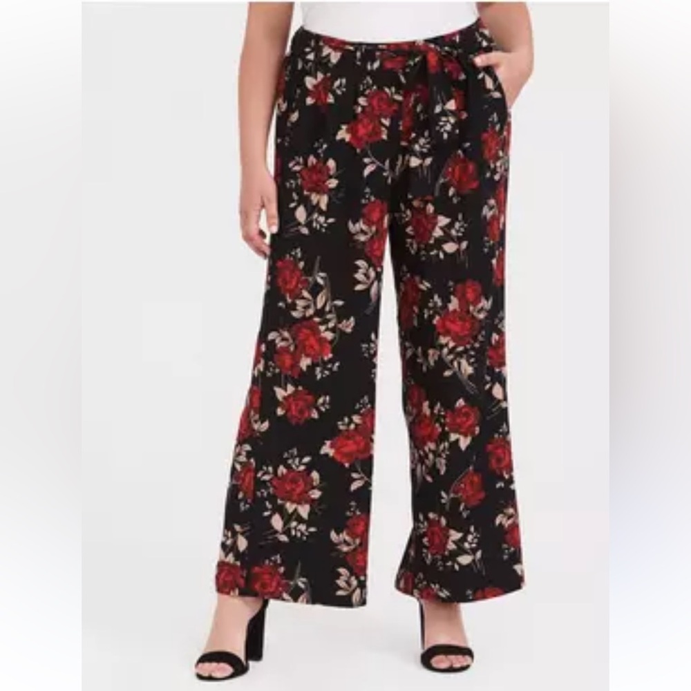 Torrid NWT Black and Red Floral Wide Leg Pants